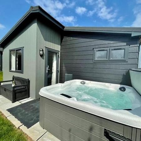 *Luxury Holiday Home With Hot Tub Close To Beach* Penally Eksteriør bilde