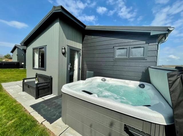 *Luxury Holiday Home With Hot Tub Close To Beach* Penally Eksteriør bilde