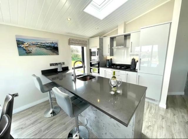 *Luxury Holiday Home With Hot Tub Close To Beach* Penally Eksteriør bilde