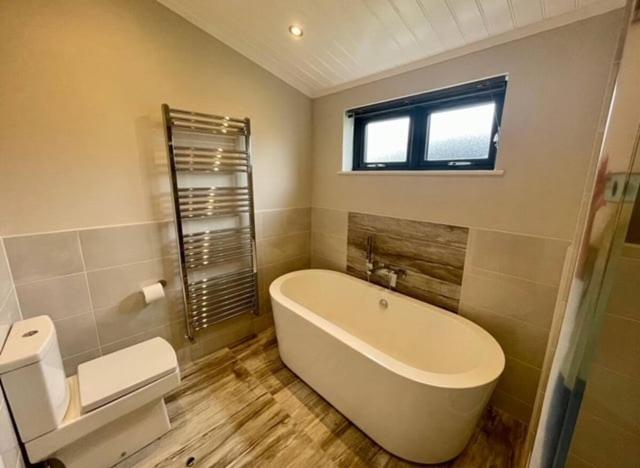 *Luxury Holiday Home With Hot Tub Close To Beach* Penally Eksteriør bilde