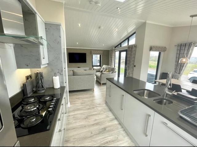 *Luxury Holiday Home With Hot Tub Close To Beach* Penally Eksteriør bilde