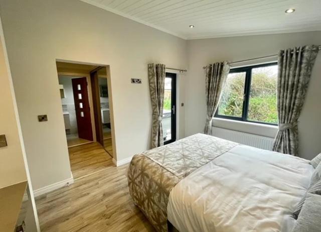 *Luxury Holiday Home With Hot Tub Close To Beach* Penally Eksteriør bilde